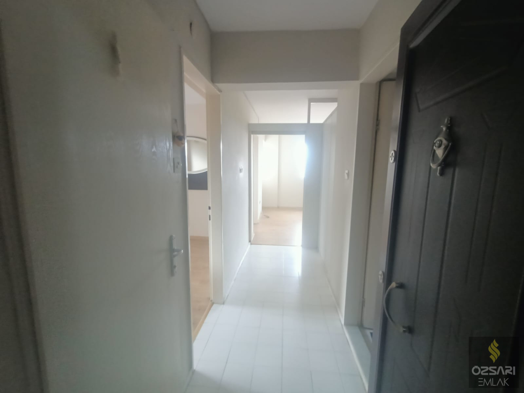 BORNOVA EVKA 4 2+1 GÜNEY CEPHE  KİRALIK DAİRE