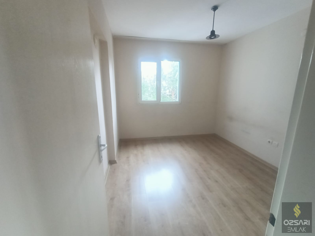 BORNOVA EVKA 4 2+1 GÜNEY CEPHE  KİRALIK DAİRE