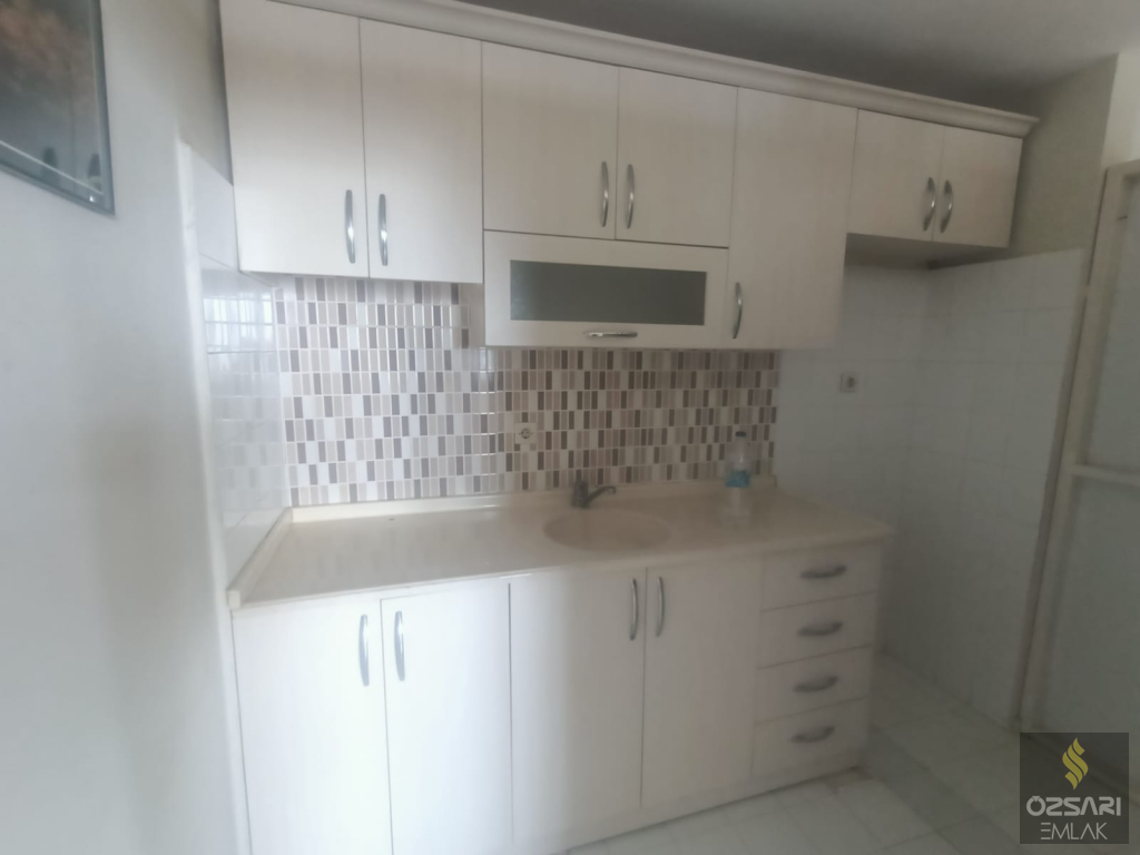 BORNOVA EVKA 4 2+1 GÜNEY CEPHE  KİRALIK DAİRE