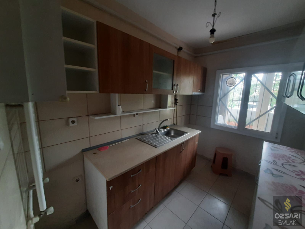 Bornova Atatürk mah. merkezinde 2+1 kiralık Doğalgazlı Daire