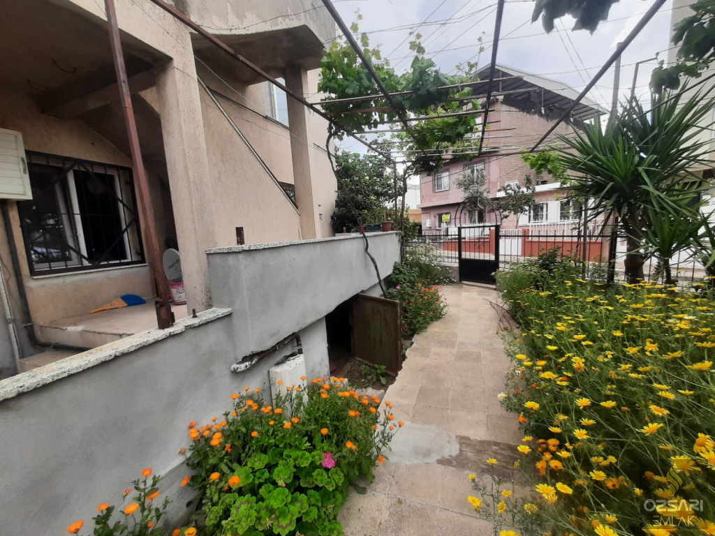 Bornova Atatürk mah. merkezinde 2+1 kiralık Doğalgazlı Daire