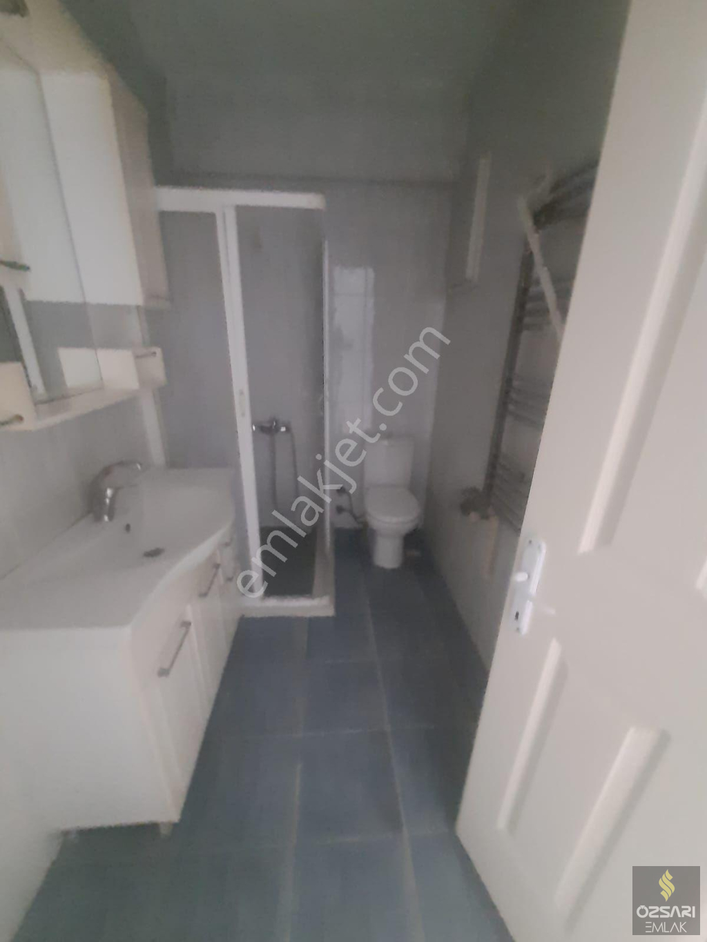Bornova İnönü mah. 3+1 doğalgazlı klimalı kiralık Daire