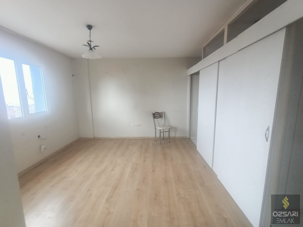 BORNOVA EVKA 4 2+1 GÜNEY CEPHE  KİRALIK DAİRE