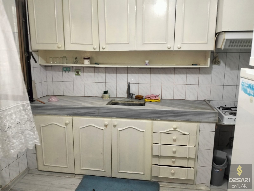 BORNOVA İNÖNÜ MAHALLESİNDE 2+1 EŞYALI DAİRE