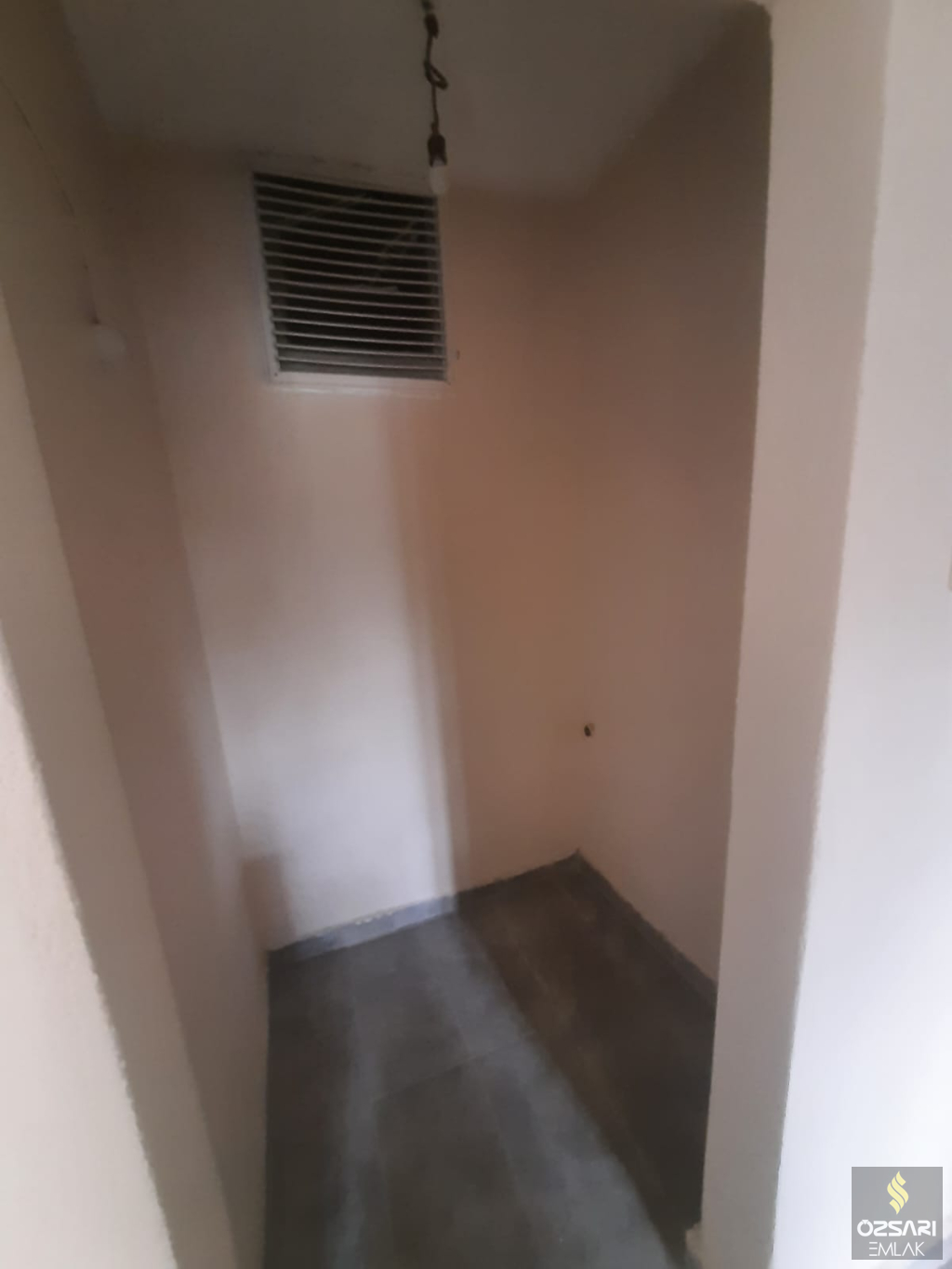 Bornova Atatürk mah. merkezinde 2+1 kiralık Doğalgazlı Daire