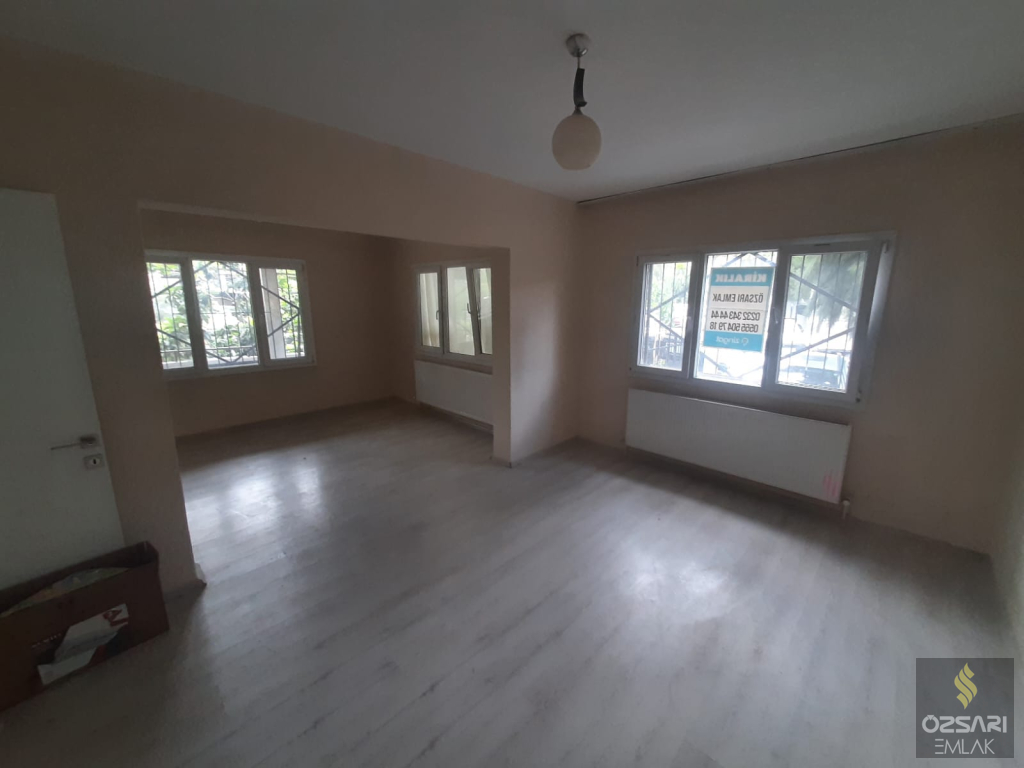 Bornova Atatürk mah. merkezinde 2+1 kiralık Doğalgazlı Daire