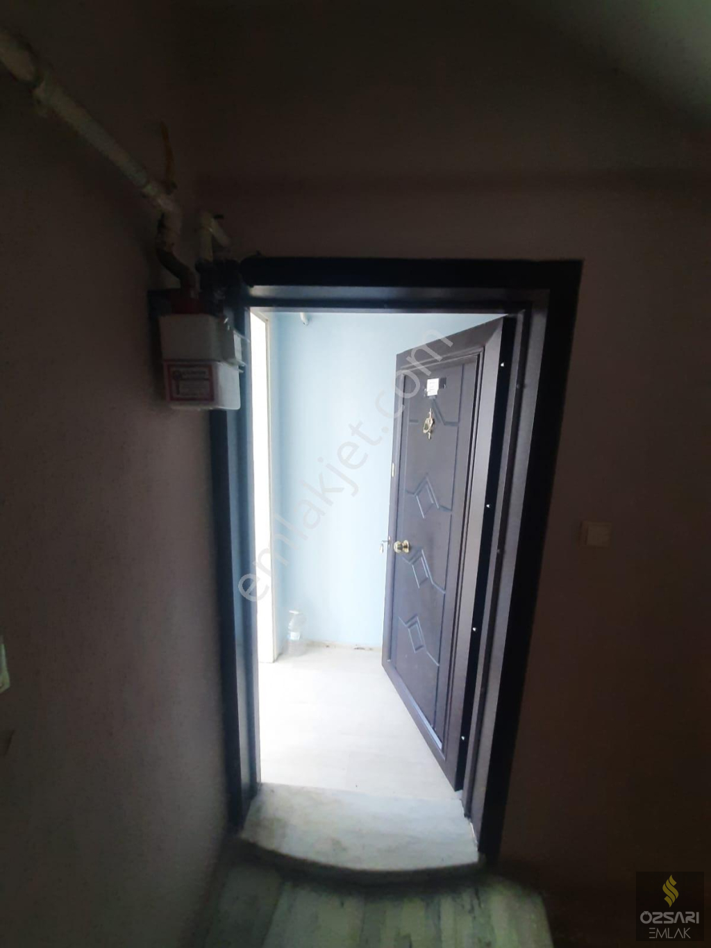 Bornova İnönü mah. 3+1 doğalgazlı klimalı kiralık Daire