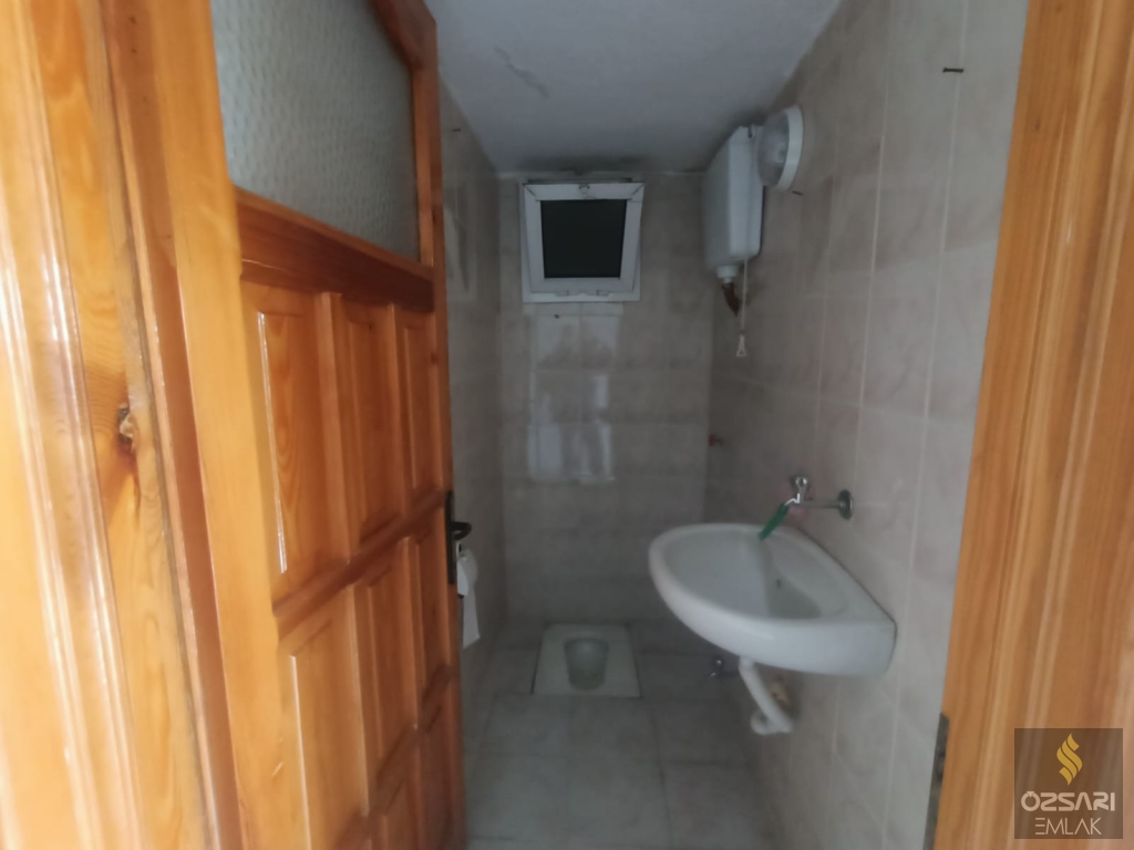BORNOVA İNÖNÜ MAHALLESİNDE 3+1 DOĞALGAZLI KİRALIK DAİRE