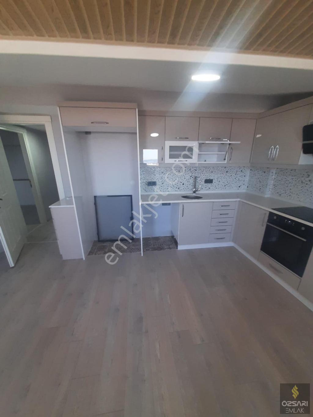 Bornova İnönü mah. 2+1 yeni yapılı kiralık Daire