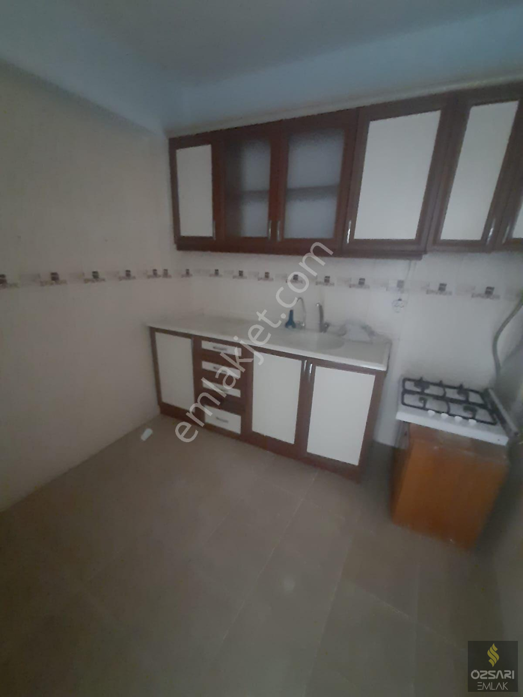 Bornova İnönü mah. 3+1 doğalgazlı klimalı kiralık Daire
