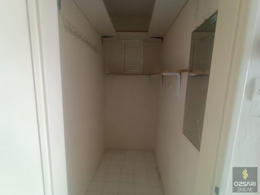 BORNOVA EVKA 4 2+1 GÜNEY CEPHE  KİRALIK DAİRE