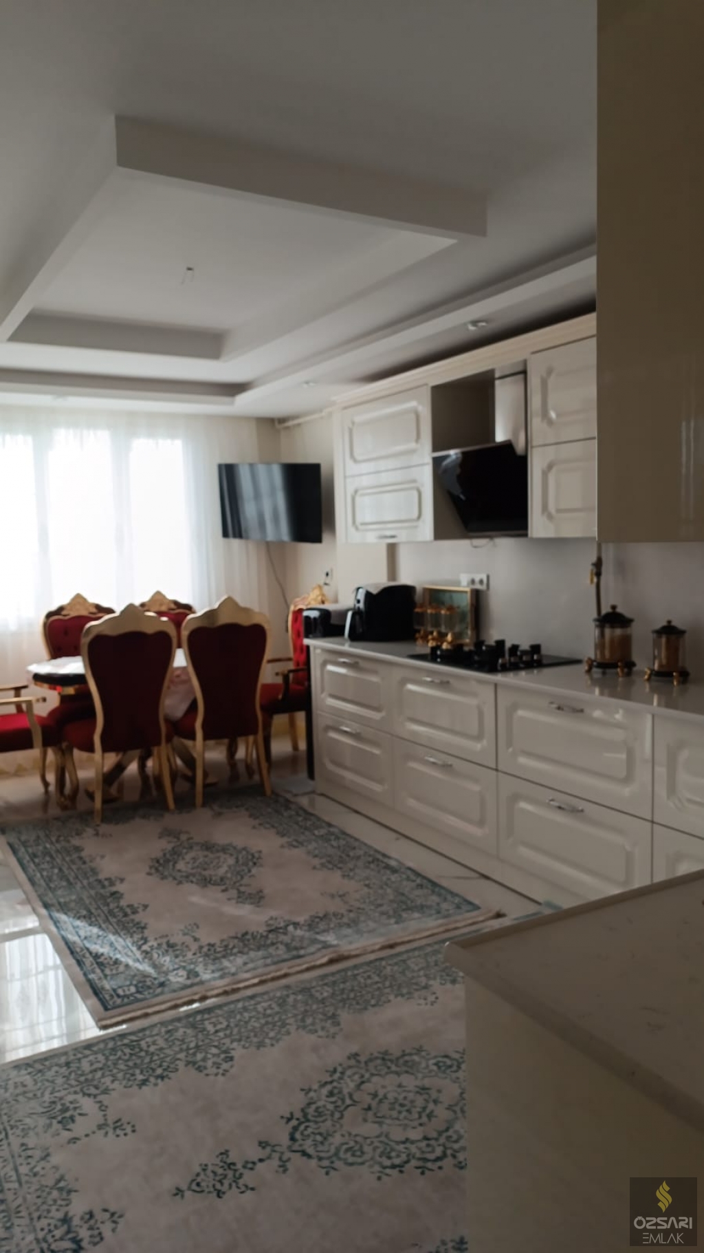BORNOVA İNÖNÜ MAH. 5 KATLI SATILIK BİNA