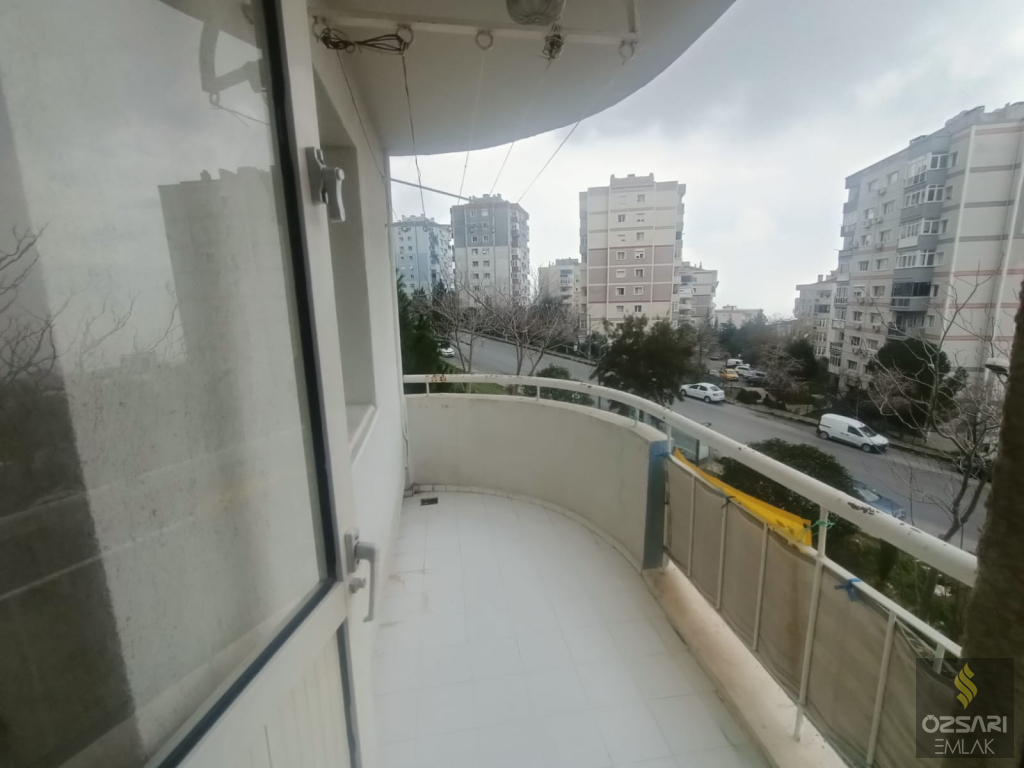 BORNOVA EVKA 4 2+1 GÜNEY CEPHE  KİRALIK DAİRE