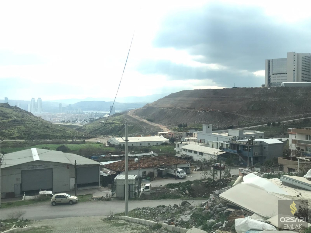 BORNOVA LAKA KÖYÜ SATILIK ARAZİ