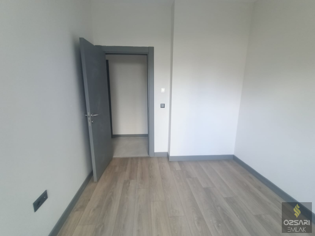 BAYRAKLI\\\'DA YÜZBAŞI HAKKI CADDESİNE YAKIN 3+1 SIFIR DAİRE