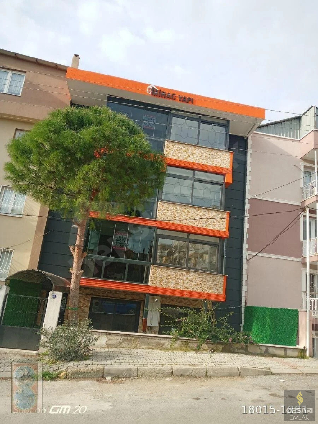 BORNOVA İNÖNÜ MAHALLESİNDE 4 KATLI SATILIK FIRSAT BİNA