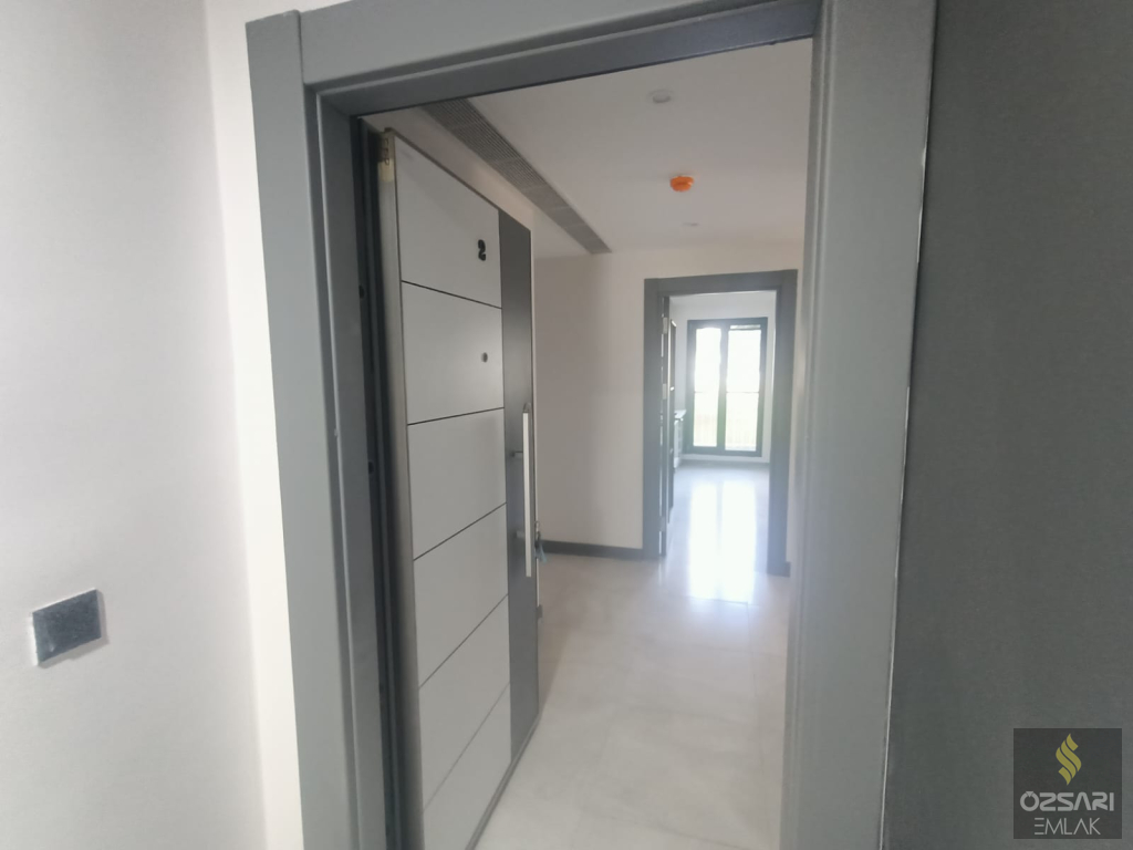 BAYRAKLI\\\'DA YÜZBAŞI HAKKI CADDESİNE YAKIN 3+1 SIFIR DAİRE