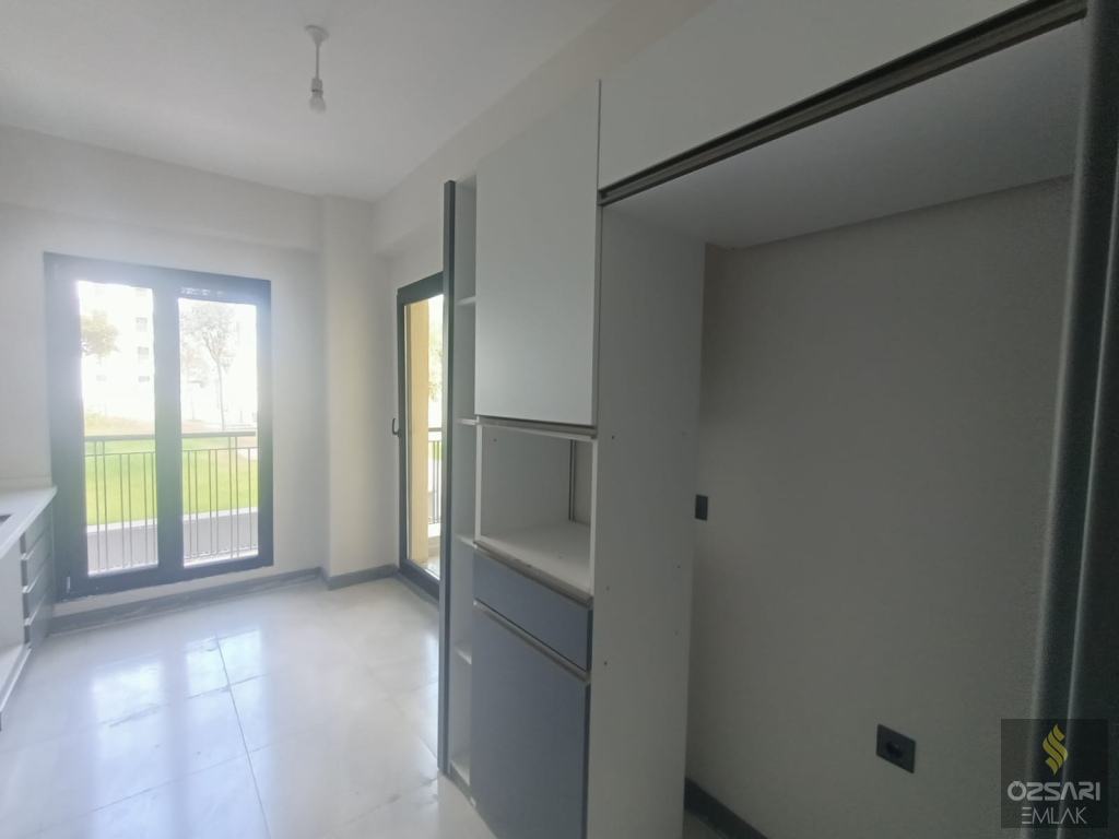 BAYRAKLI\\\'DA YÜZBAŞI HAKKI CADDESİNE YAKIN 3+1 SIFIR DAİRE