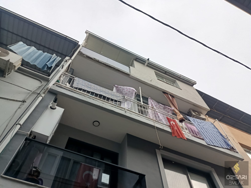 BORNOVA ÇAMDİBİ YILDIRIM BEYAZITTA SATILIK FERAH YAPILI 2+1 SATILIK KUPON DAİRE