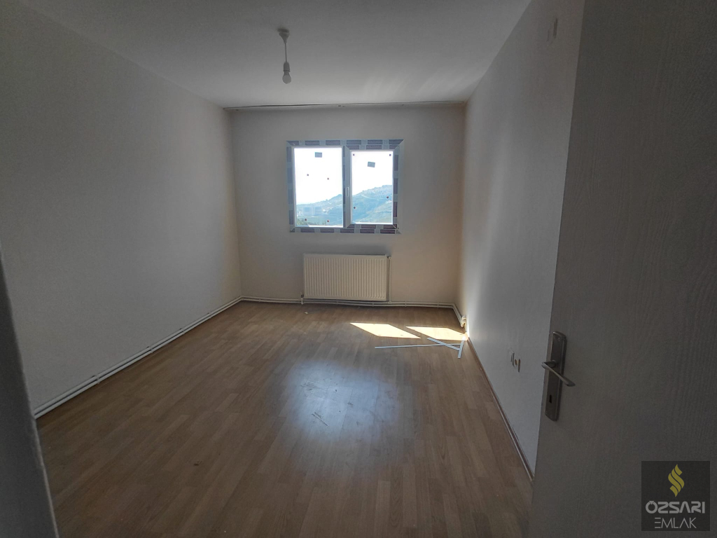 BORNOVA EVKA 4 FULL YAPILI GÜNEY CEPHE DOĞALGAZLI 3+1 KİRALIK DAİRE