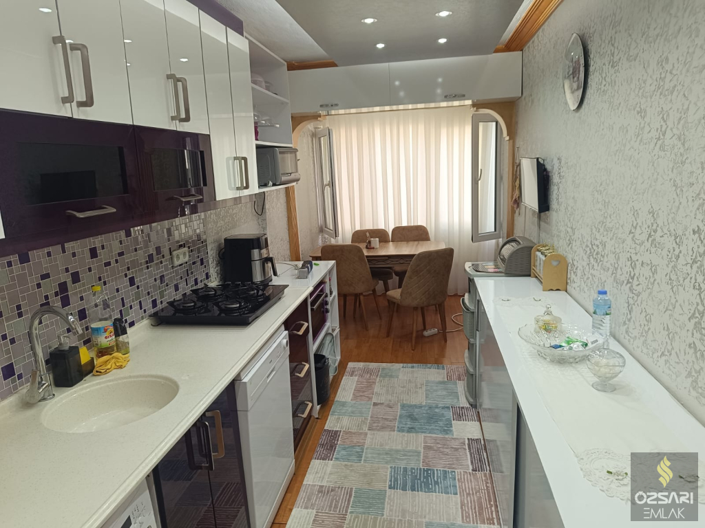 BORNOVA FATİH SULTAN MEHMET CADDESİNDE FULL YAPILI SATILIK DAİRE