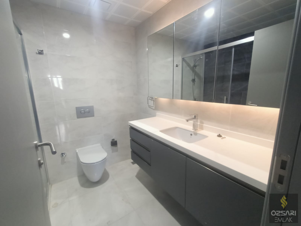 BAYRAKLI\\\'DA YÜZBAŞI HAKKI CADDESİNE YAKIN 3+1 SIFIR DAİRE
