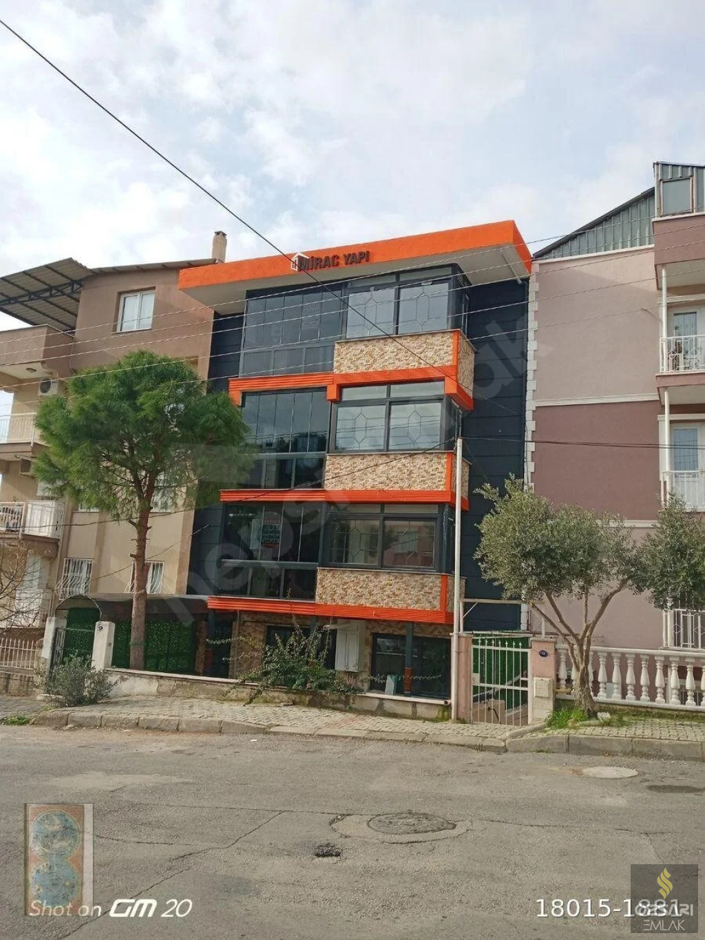BORNOVA İNÖNÜ MAHALLESİNDE 4 KATLI SATILIK FIRSAT BİNA