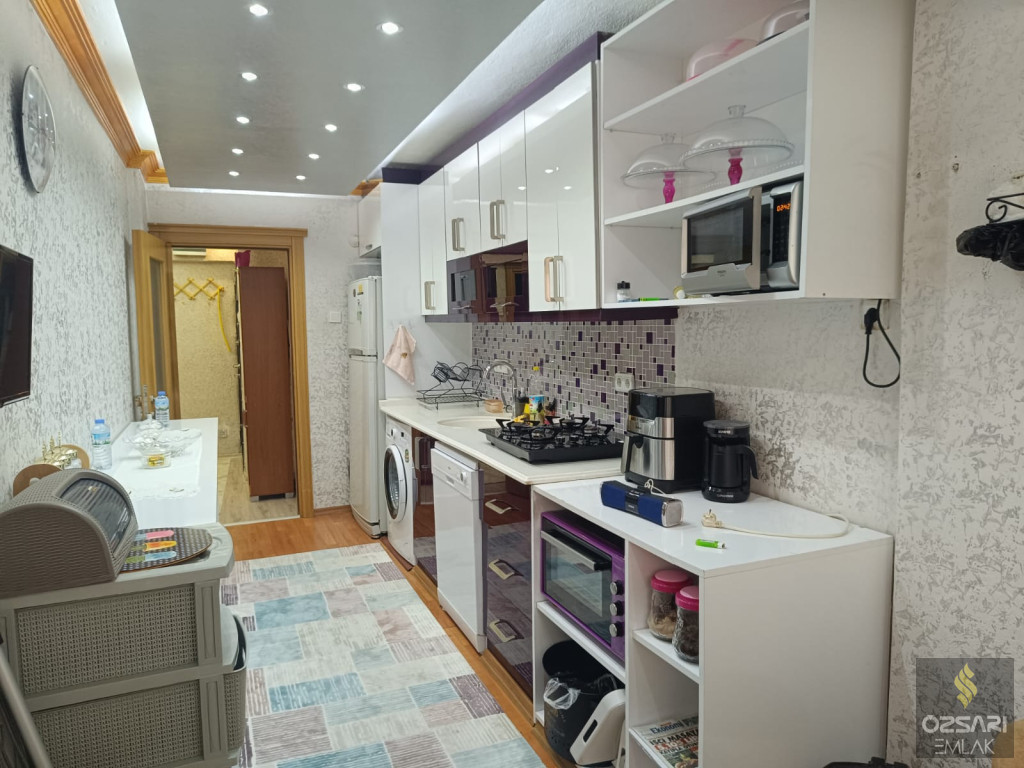 BORNOVA FATİH SULTAN MEHMET CADDESİNDE FULL YAPILI SATILIK DAİRE