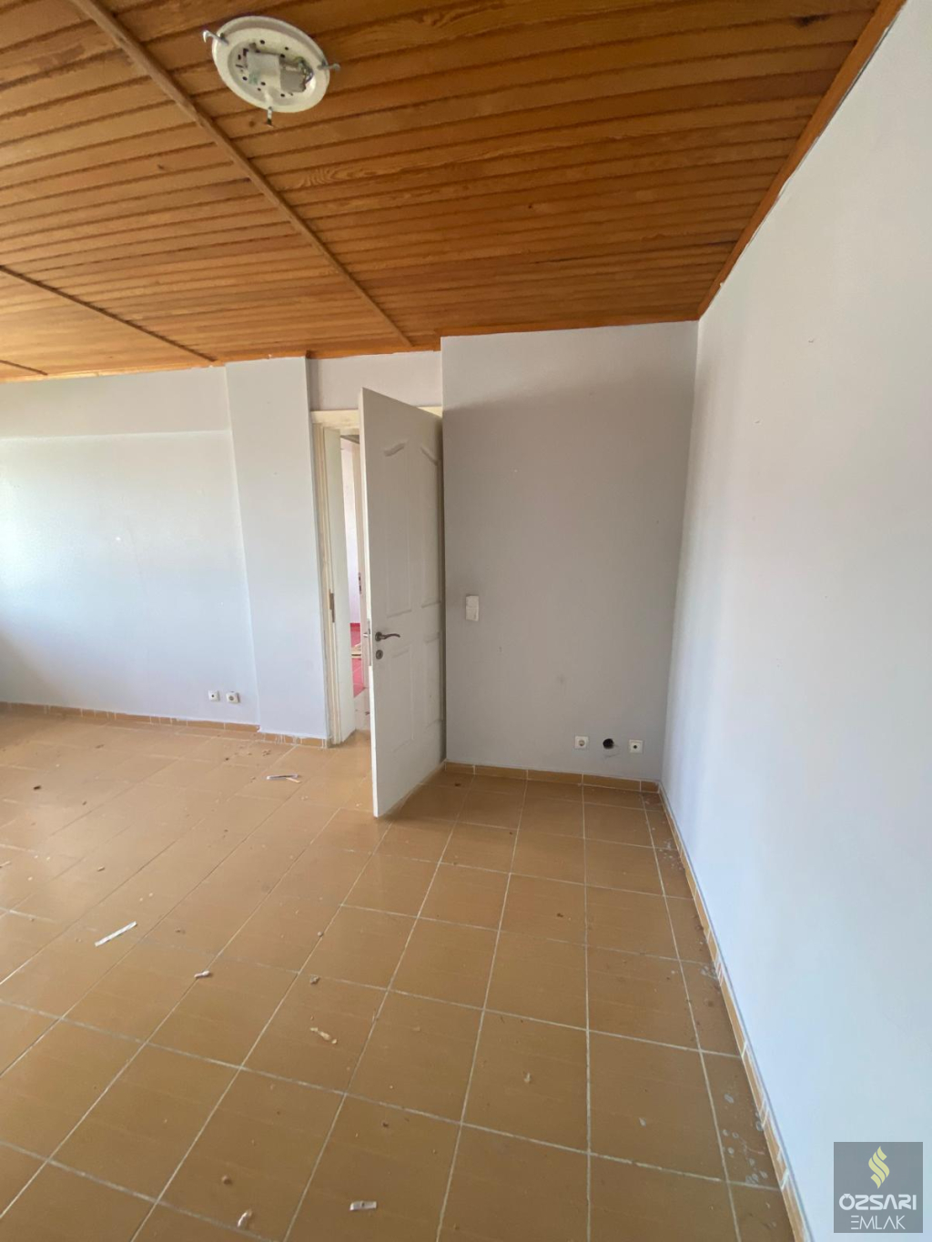 Bornova İnönü Mah. 4katlı 4daireli Komple Satılık Bina