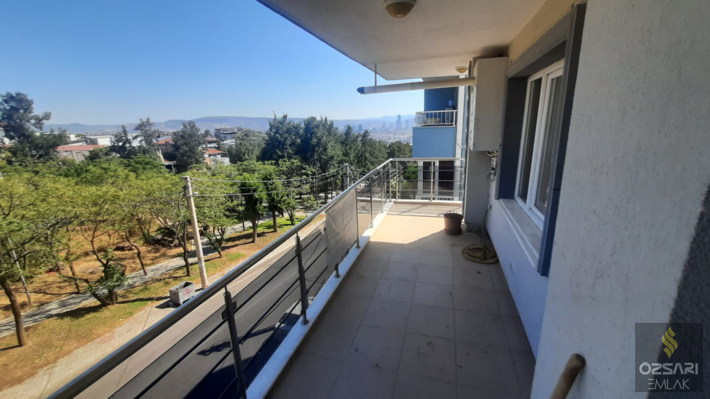 Bornova Atatürk mah. kiralık 3+1 doğalgazlı ve klimalı daire