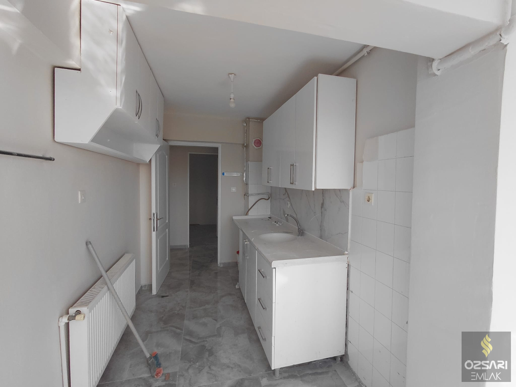 BORNOVA EVKA 4 FULL YAPILI GÜNEY CEPHE DOĞALGAZLI 3+1 KİRALIK DAİRE