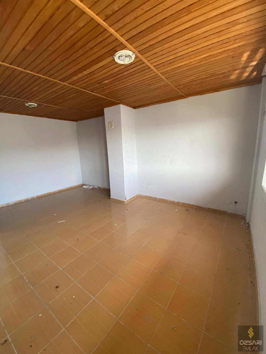 Bornova İnönü Mah. 4katlı 4daireli Komple Satılık Bina