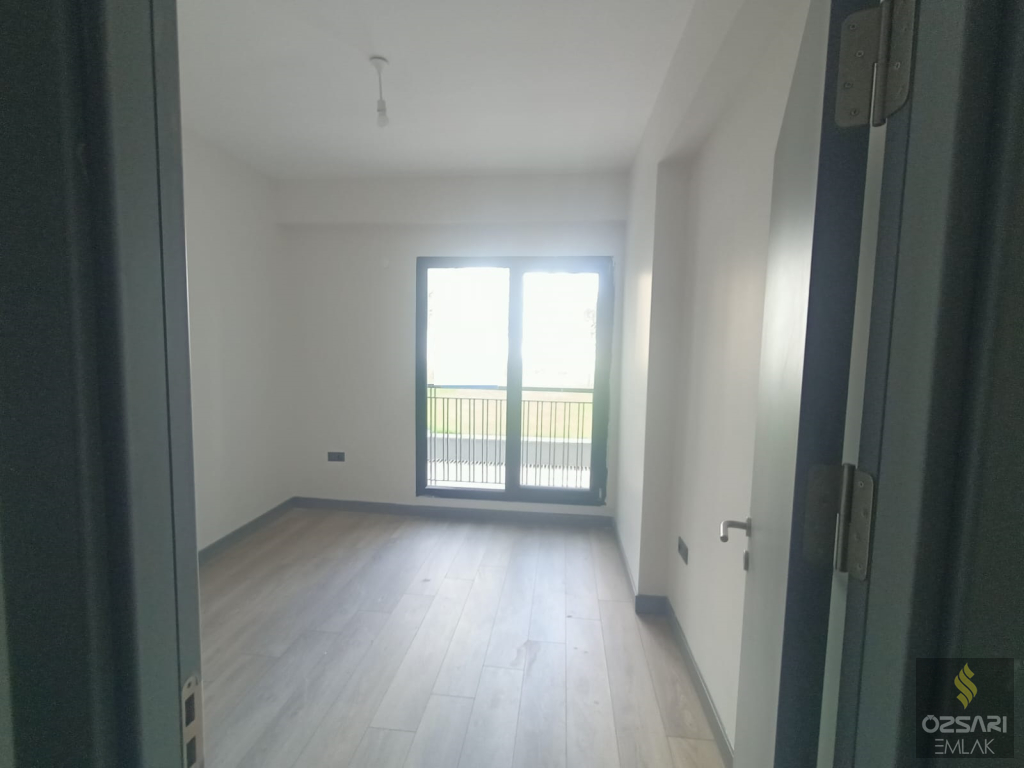 BAYRAKLI\\\'DA YÜZBAŞI HAKKI CADDESİNE YAKIN 3+1 SIFIR DAİRE