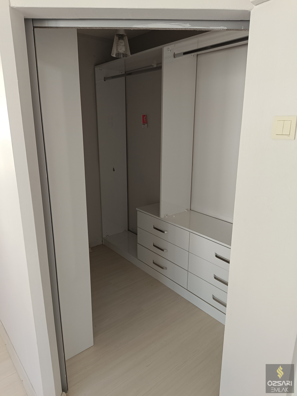 BORNOVA İNÖNÜ MAHALLESİNDE FULL YAPILI FULL DENİZ MANZARALI KİRALIK DAİRE