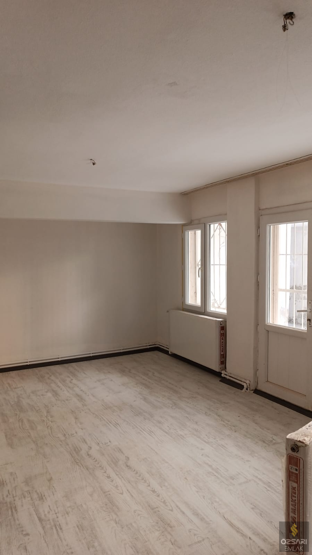 Bornova Atatürk mah. 3+1 doğalgazlı kiralik bahçe katı Daire