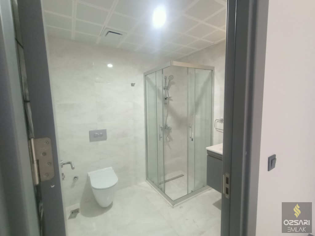 BAYRAKLI\\\'DA YÜZBAŞI HAKKI CADDESİNE YAKIN 3+1 SIFIR DAİRE