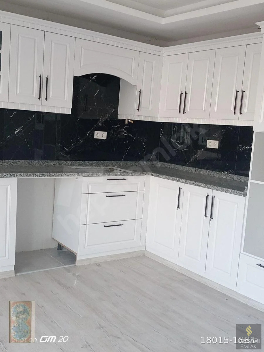 BORNOVA İNÖNÜ MAHALLESİNDE 4 KATLI SATILIK FIRSAT BİNA