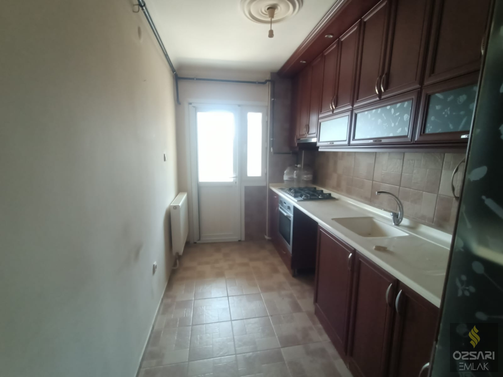 BORNOVA EVKA4 2+1 KAPALI MUTFAK YAPILI SATILIK DAİRE