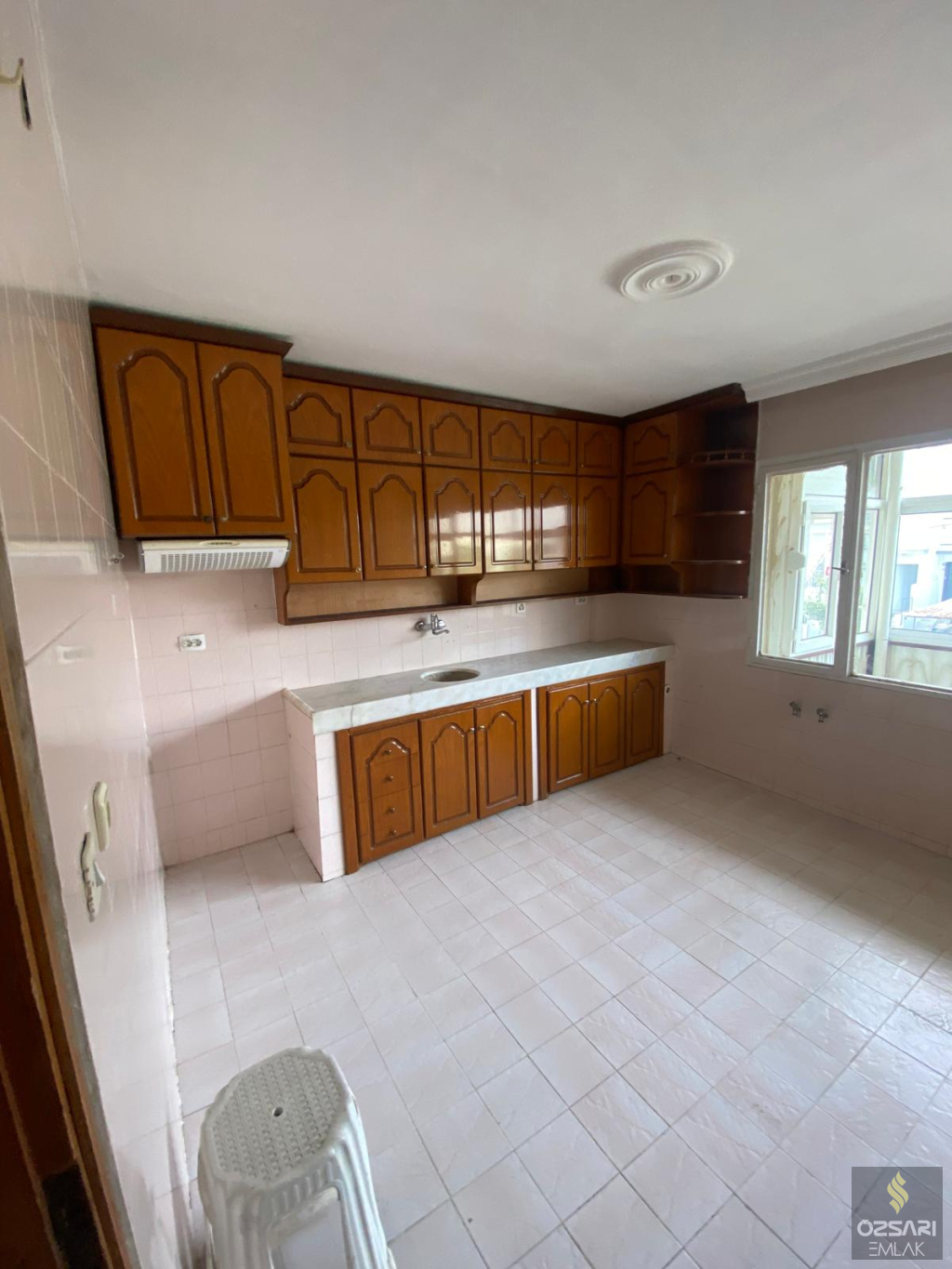 Bornova İnönü Mah. 4katlı 4daireli Komple Satılık Bina