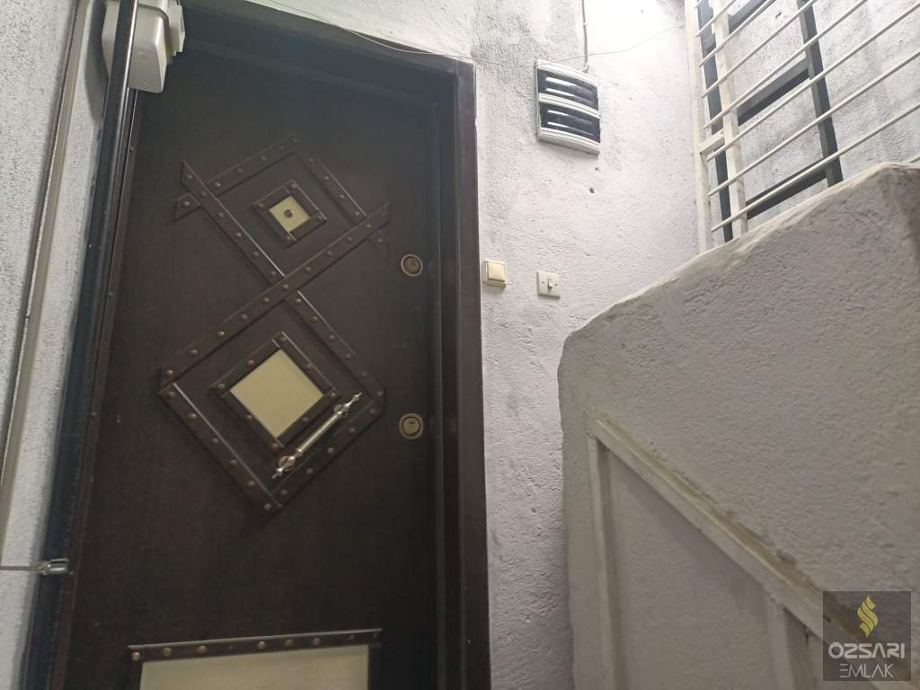 BORNOVA ÇAMDİBİ YILDIRIM BEYAZITTA SATILIK FERAH YAPILI 2+1 SATILIK KUPON DAİRE