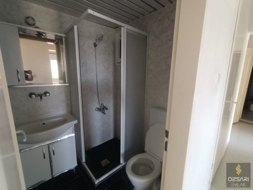 BORNOVA EVKA 4  MİGROS KARŞISI 2+1 DOĞALGAZLI KİRALIK DAİRE