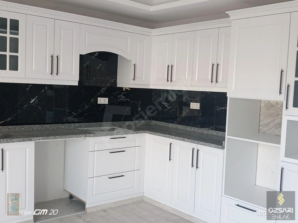 BORNOVA İNÖNÜ MAHALLESİNDE 4 KATLI SATILIK FIRSAT BİNA