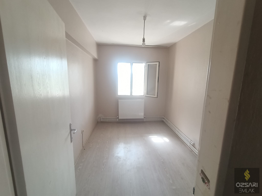 BORNOVA EVKA 4 3+1 DOĞALGAZLI KİRALIK DAİRE