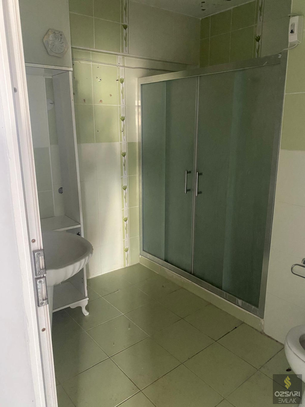 Bornova İnönü Mah. 4katlı 4daireli Komple Satılık Bina