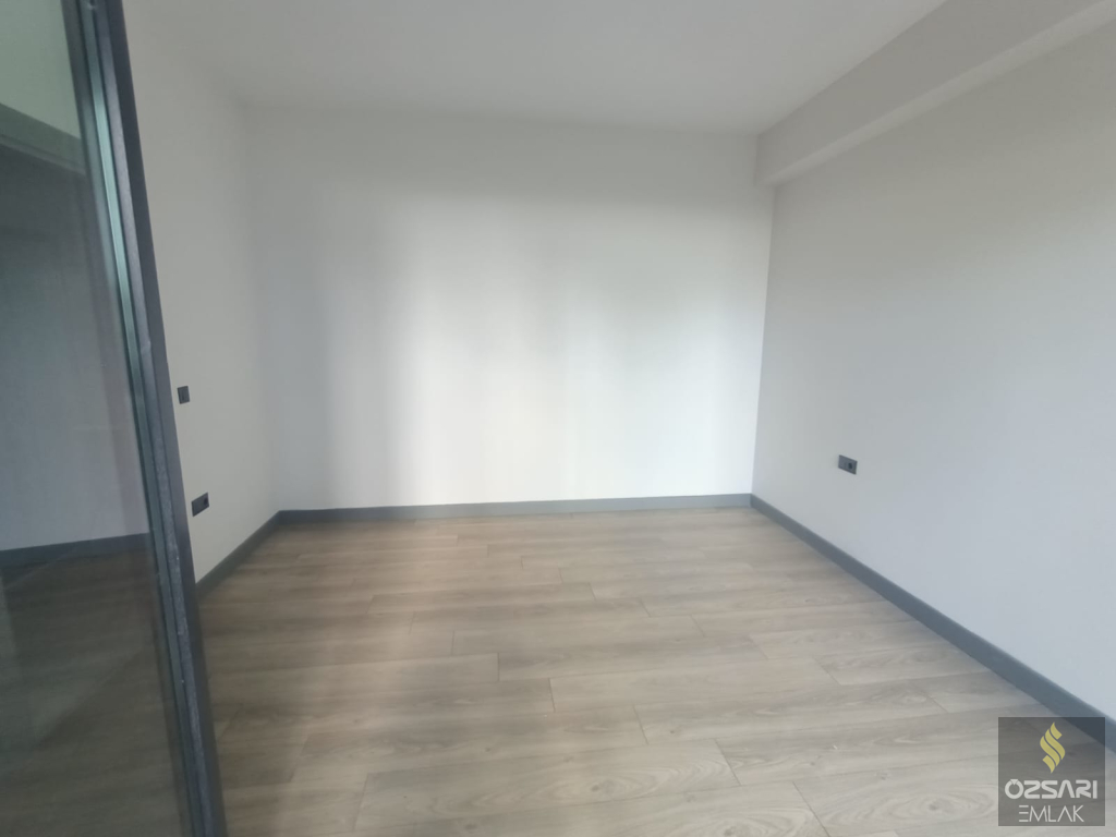 BAYRAKLI\\\'DA YÜZBAŞI HAKKI CADDESİNE YAKIN 3+1 SIFIR DAİRE