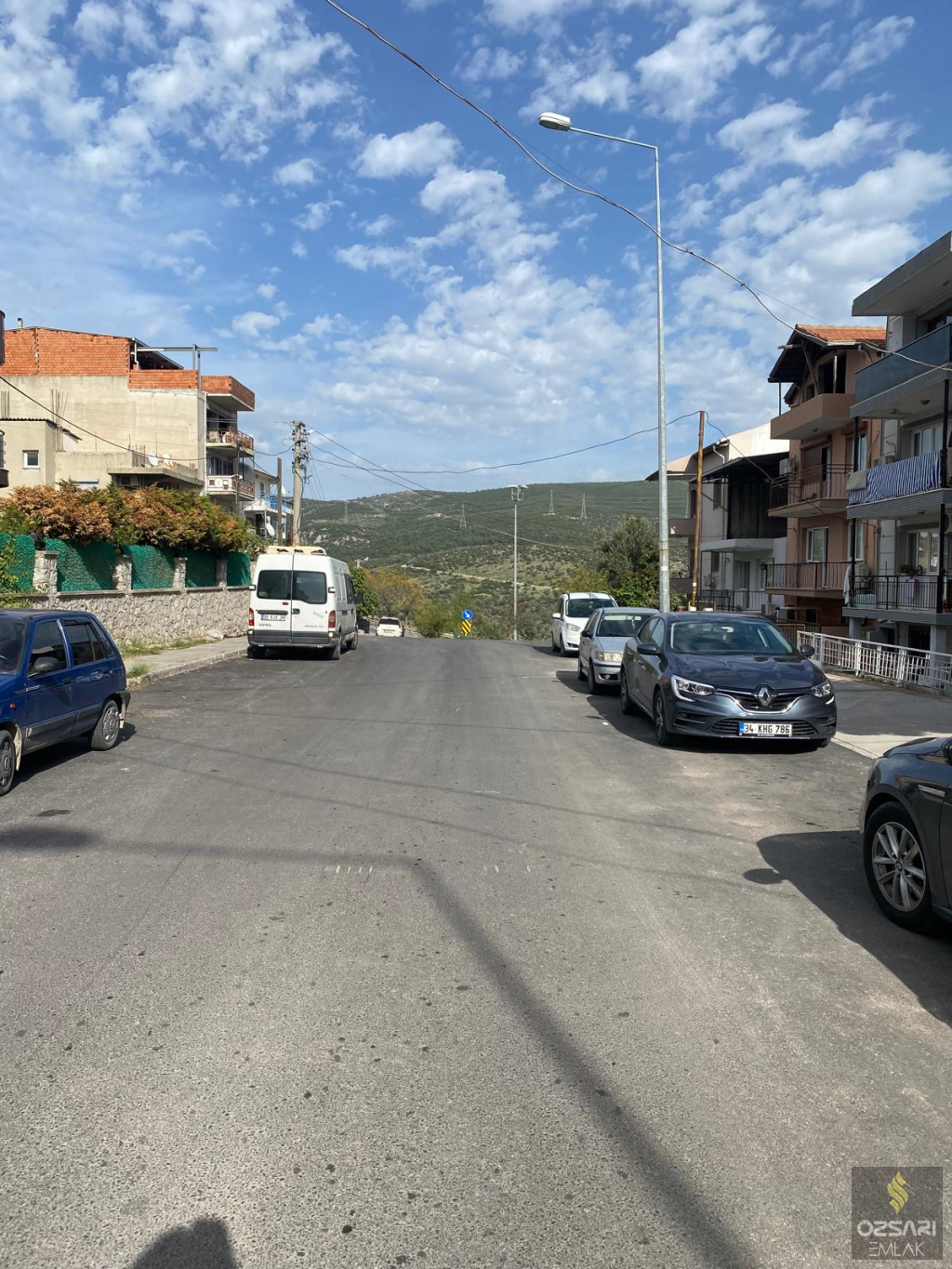 Bornova İnönü Mah. 4katlı 4daireli Komple Satılık Bina