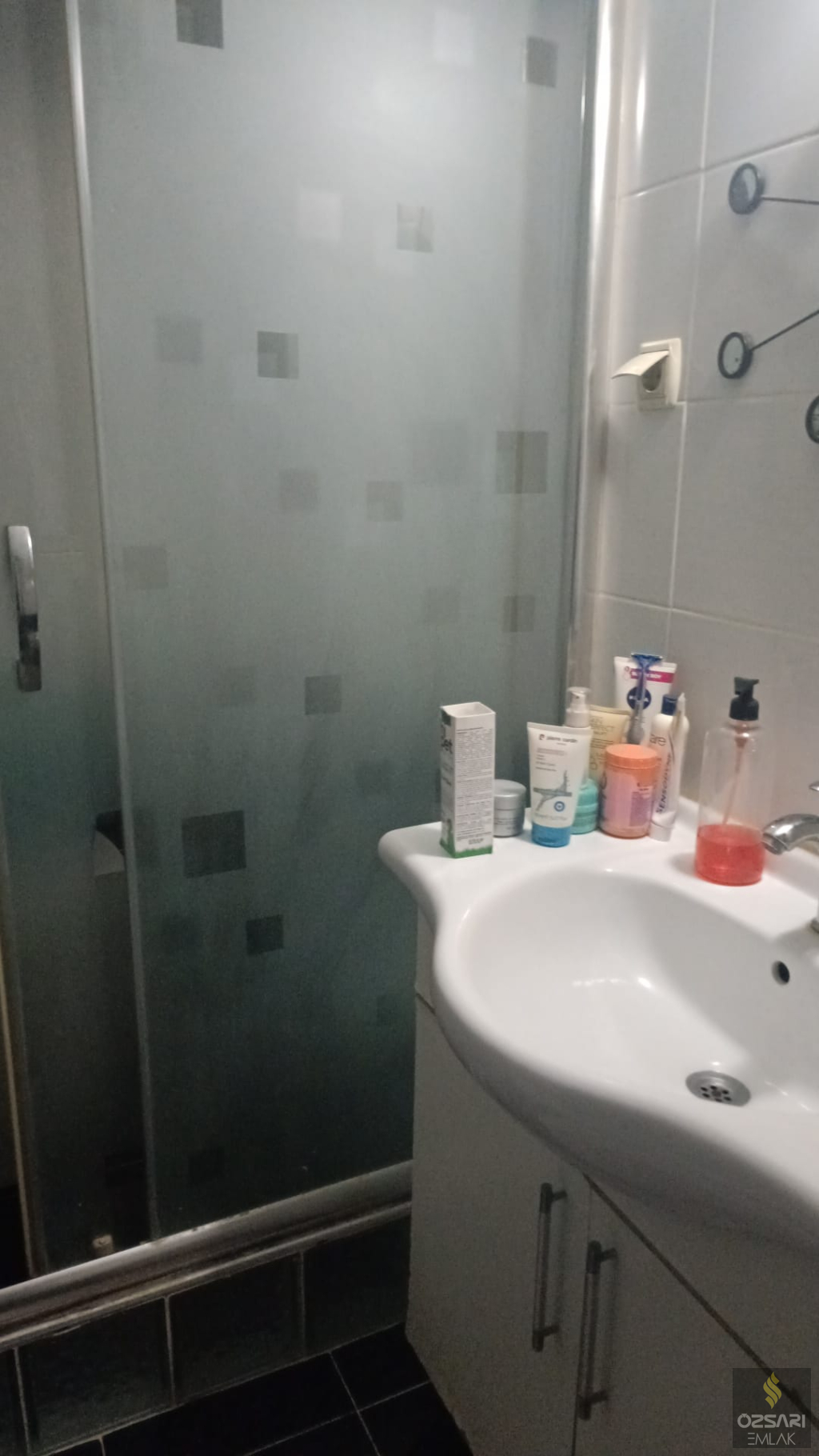 Bayraklı Osmangazi mah. Anacadde üstü 3+1 satılık Daire