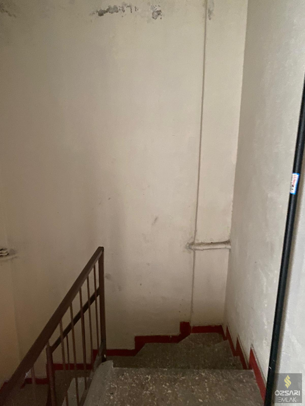 Bornova İnönü Mah. 4katlı 4daireli Komple Satılık Bina