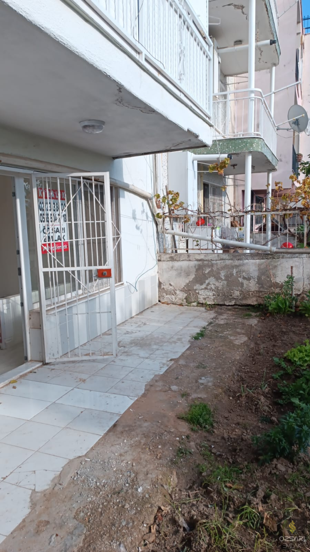 Bornova Atatürk mah. 3+1 doğalgazlı kiralik bahçe katı Daire