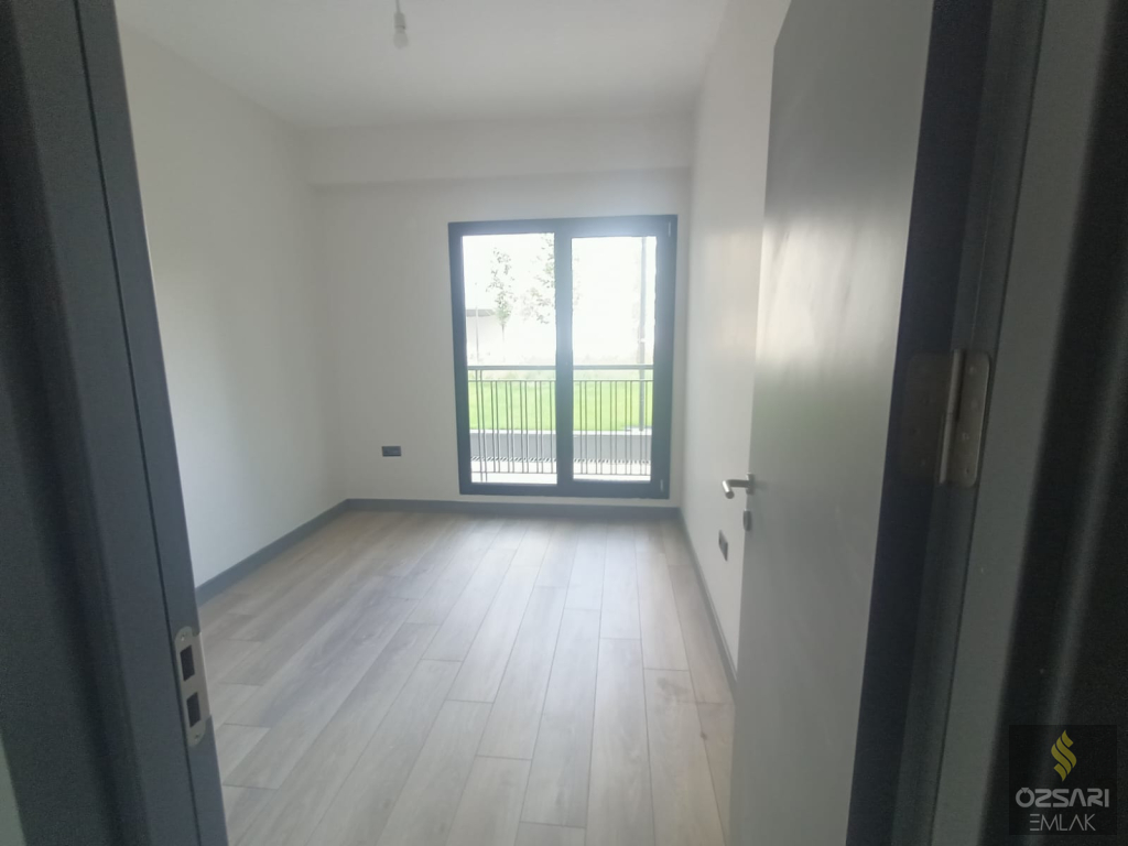 BAYRAKLI\\\'DA YÜZBAŞI HAKKI CADDESİNE YAKIN 3+1 SIFIR DAİRE